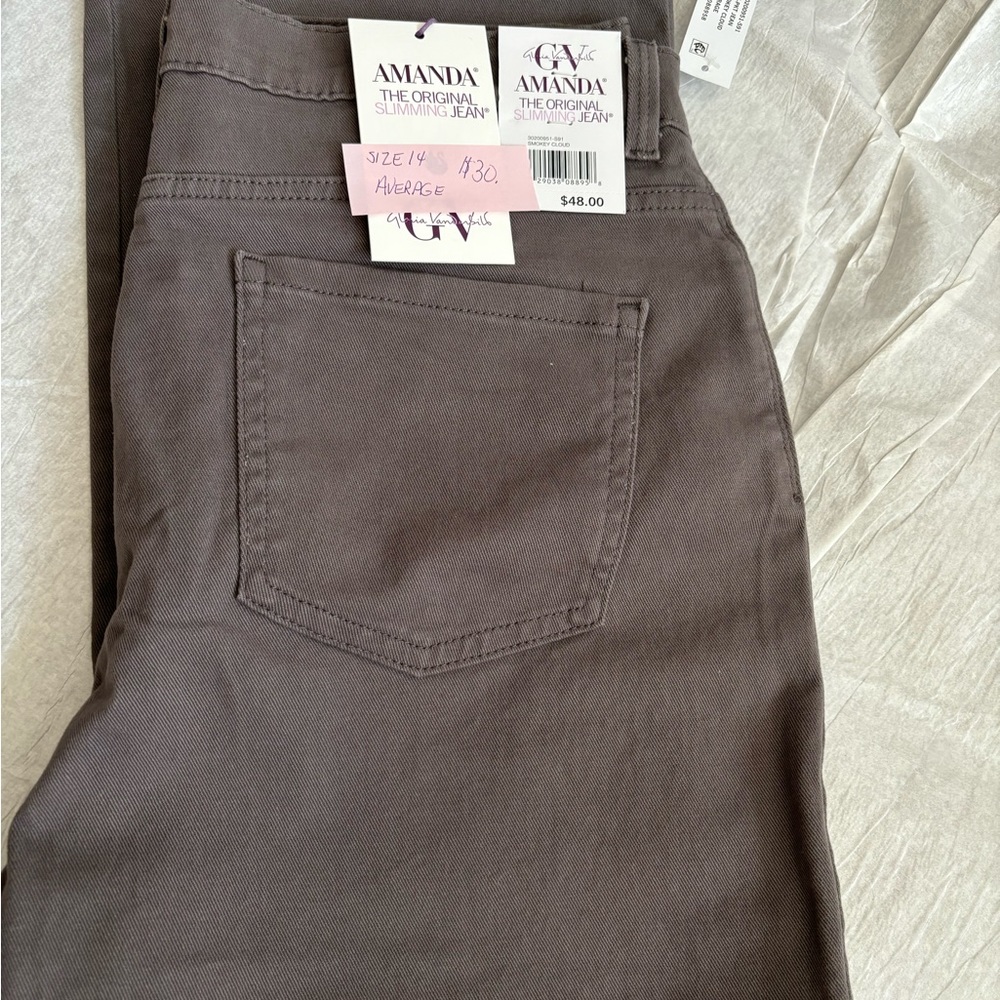 Gloria Vanderbilt jeans. BRAND NEW.size 14 average, gray. Straight leg.